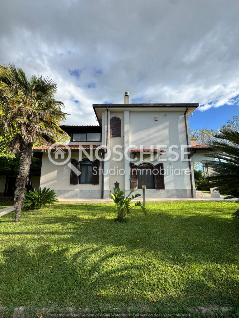Pontecagnano F. , VILLA INDIPENDENTE di 200mq ca su 2 LIVELLI, RISTRUTTURATA con GIARDINO/CORTE ESTERNA di 2000mq ca e DEPENDANCE di 40mq ca, il tutto a pochi passi dal MARE.
