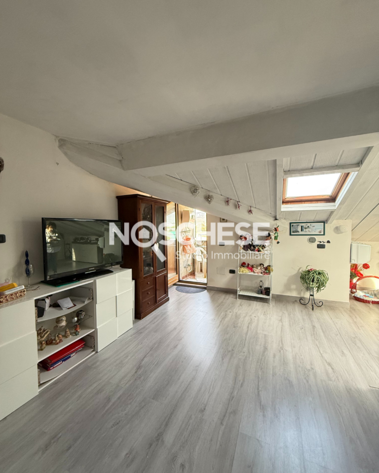 Loc. BIVIO PRATOLE, In PARCO, SOTTOTETTO di 90mq ca + BALCONATA e POSTO AUTO.